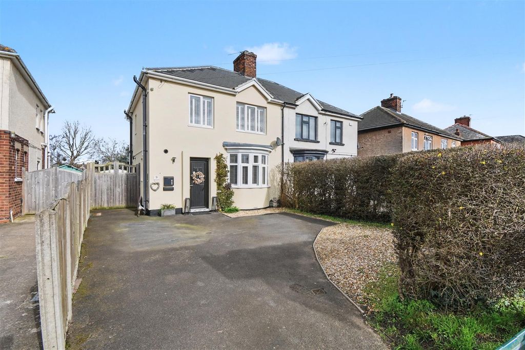 Property photo 1 of 45 Living Room