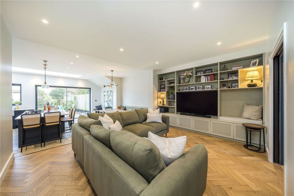 Property photo 3 of 12