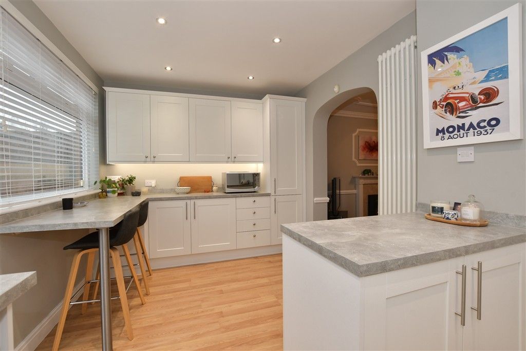 Property photo 3 of 13 Kitchen/Breakfast Area