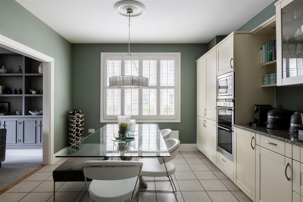 Additional image 8 of 2 bed flat for saleWray Park Road, Reigate RH2
