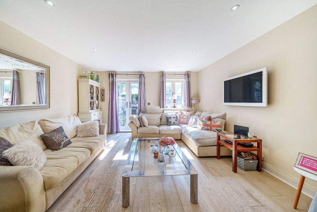 Property photo 3 of 10 991998 (2).Jpg