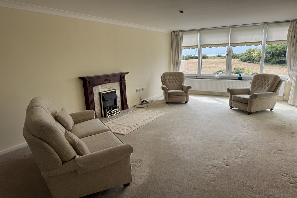 Property photo 3 of 12 Sitting Room