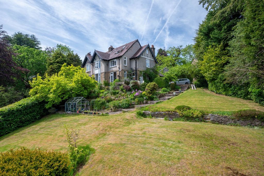 Property photo 2 of 37