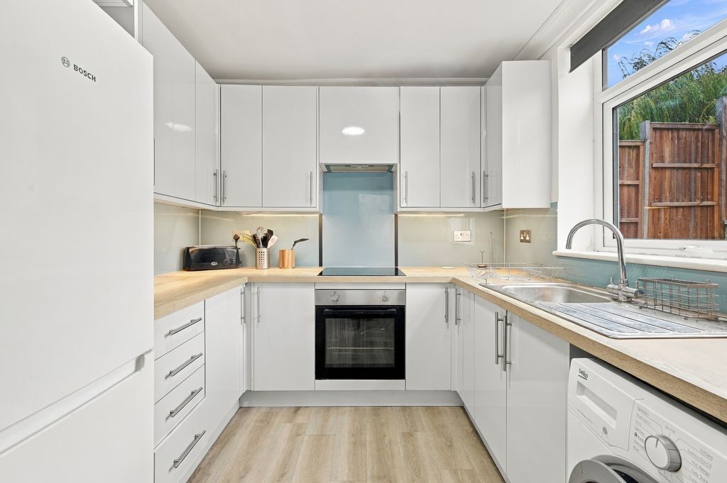 Property photo 2 of 24 Kitchen
