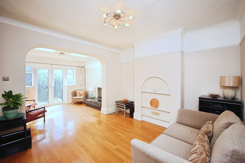 Property photo 3 of 31