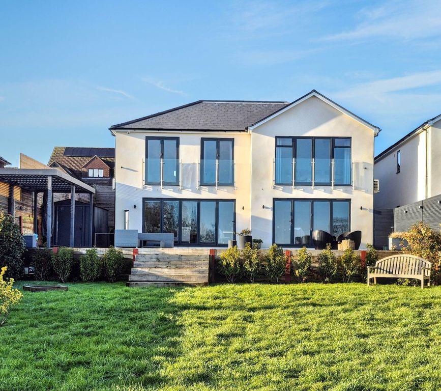 Property photo 1 of 30