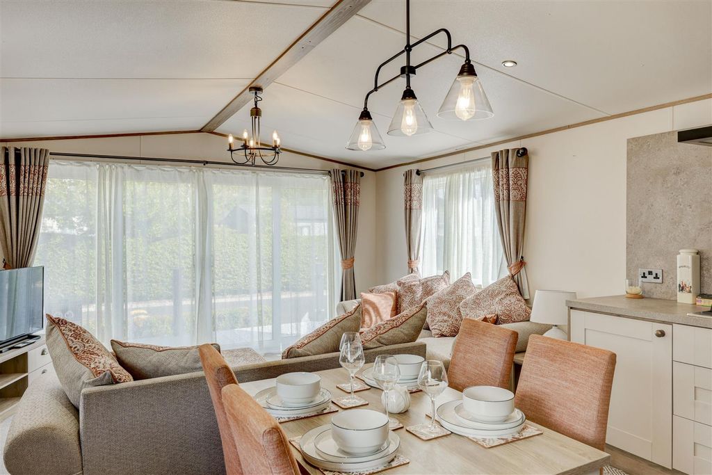 Property photo 3 of 28 Lodge 40 Int_13.Jpg