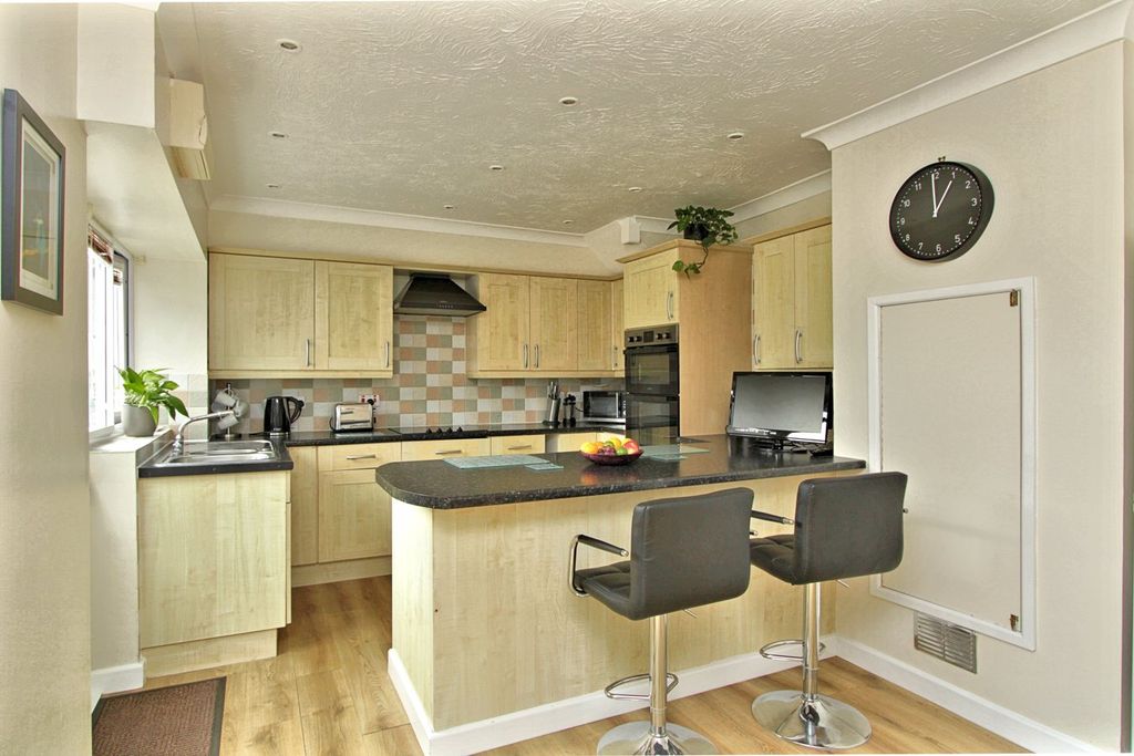 Property photo 2 of 21