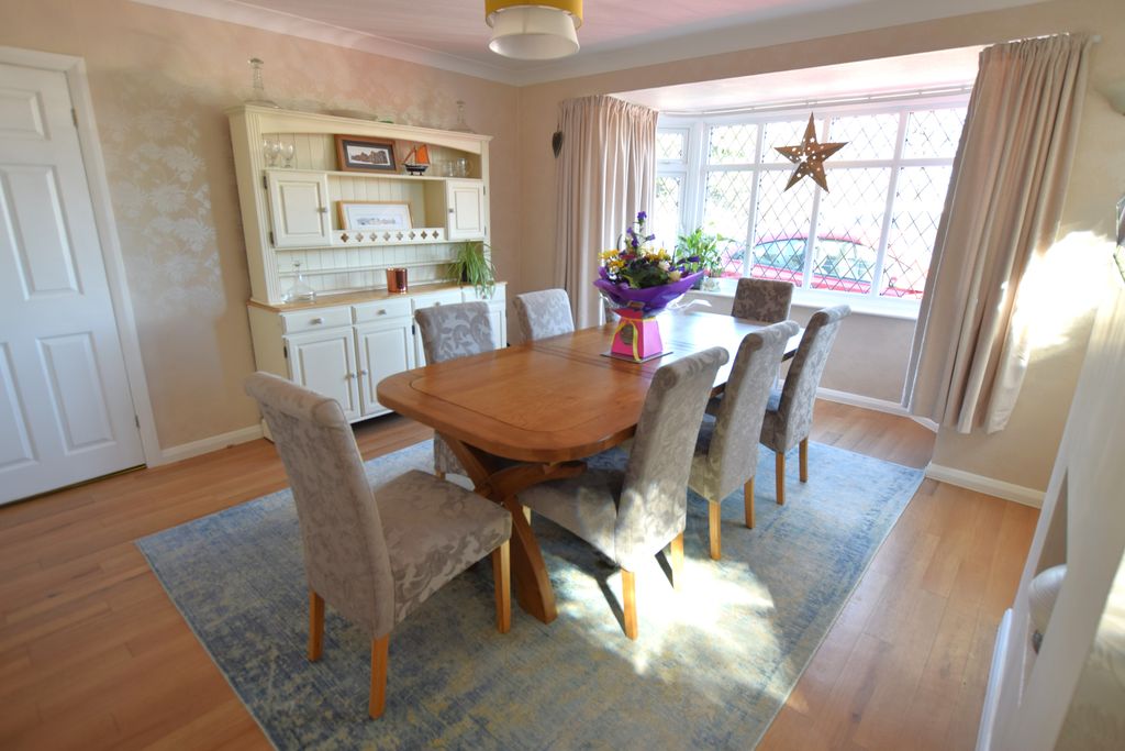Property photo 2 of 25 Dining Room (1)