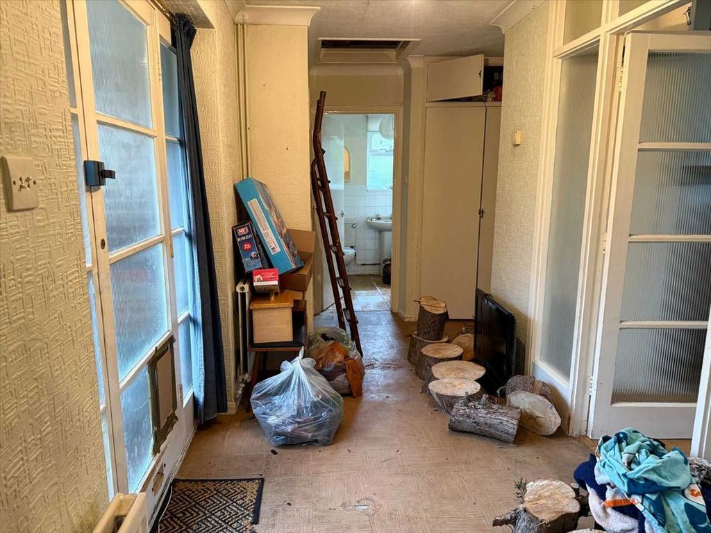 Property photo 3 of 16 Hallway