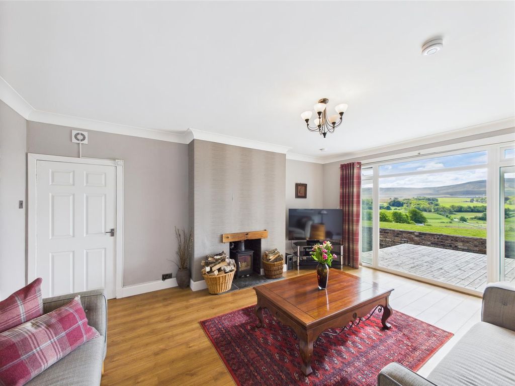 Property photo 3 of 34 Cam01258G0-Pr0088-Still003.Jpg