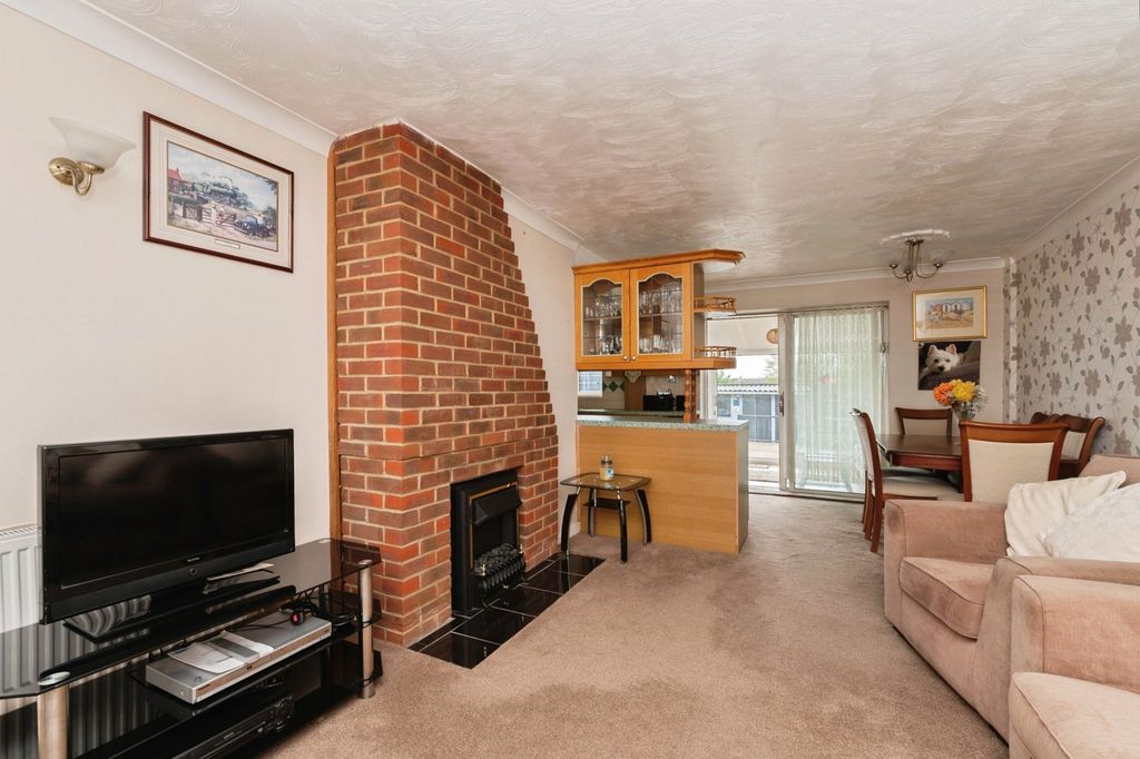 Property photo 3 of 17 Photo