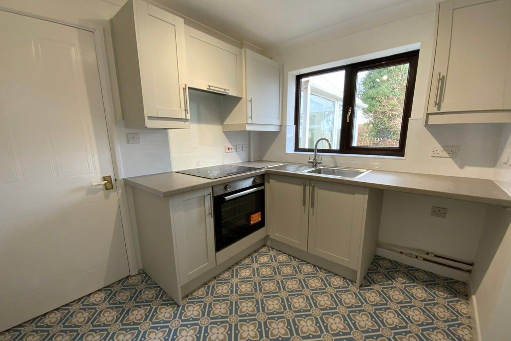 Property photo 3 of 25 Kitchen