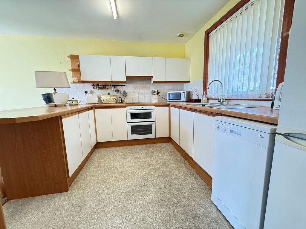 Property photo 3 of 9 Kitchen 