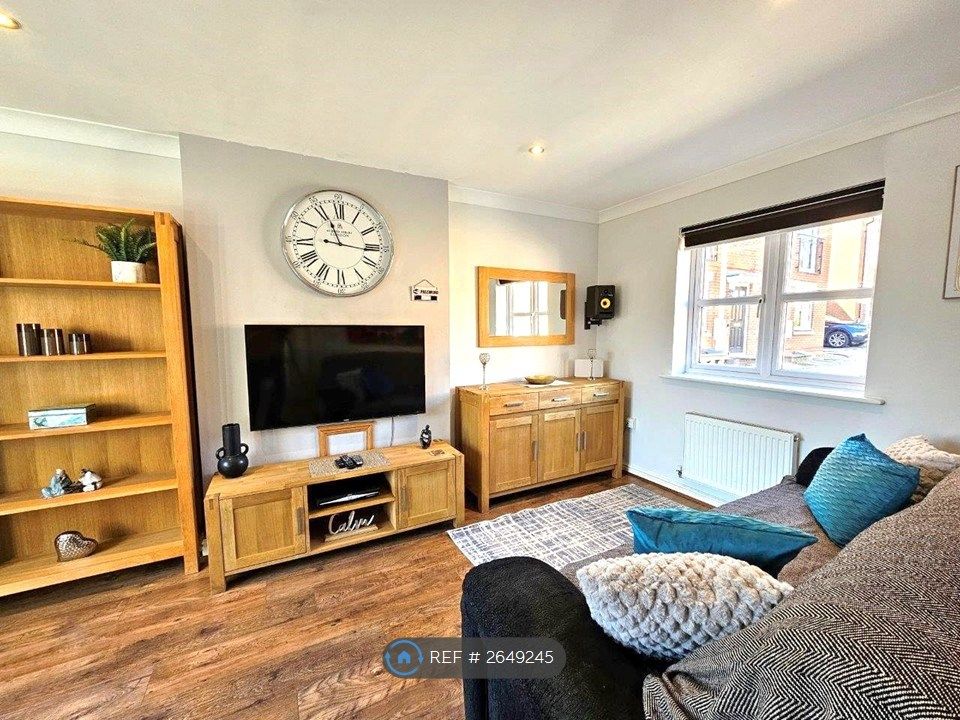 Property photo 2 of 35