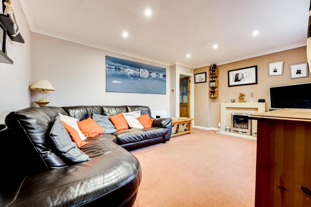 Property photo 3 of 26 16 Anderson Drive, Kettering-10.Jpg