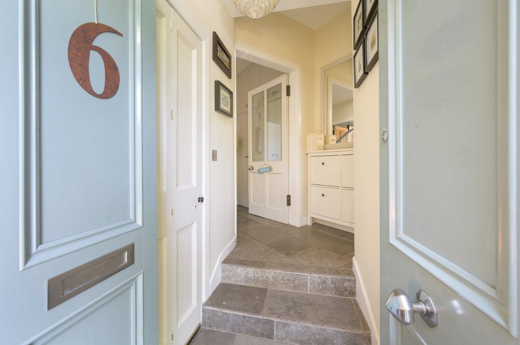 Property photo 3 of 25 Entrance Vestibule