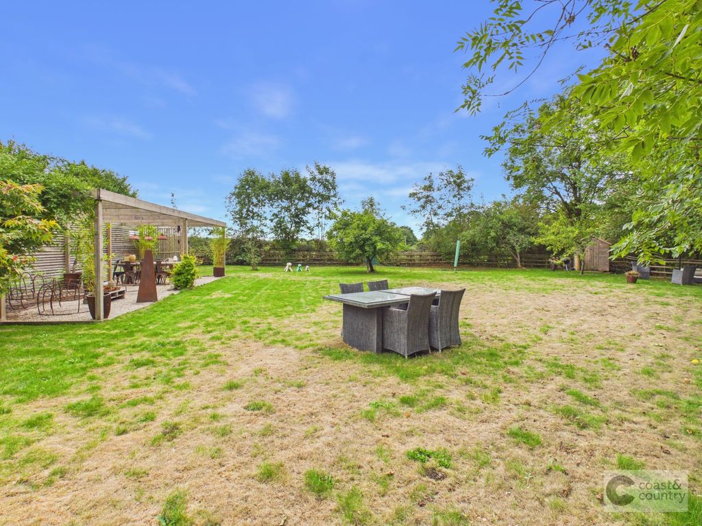 Property photo 2 of 34