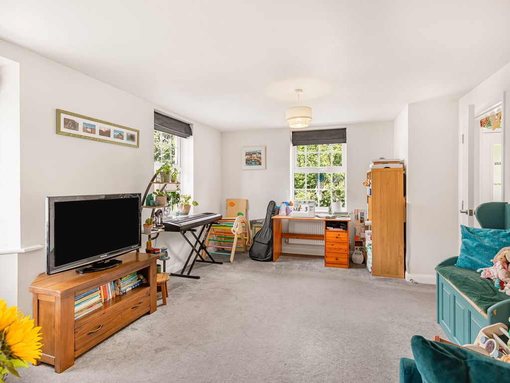 Property photo 3 of 28