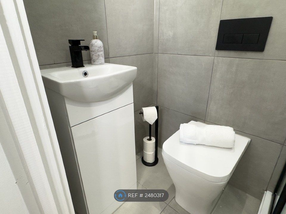 Property photo 2 of 35