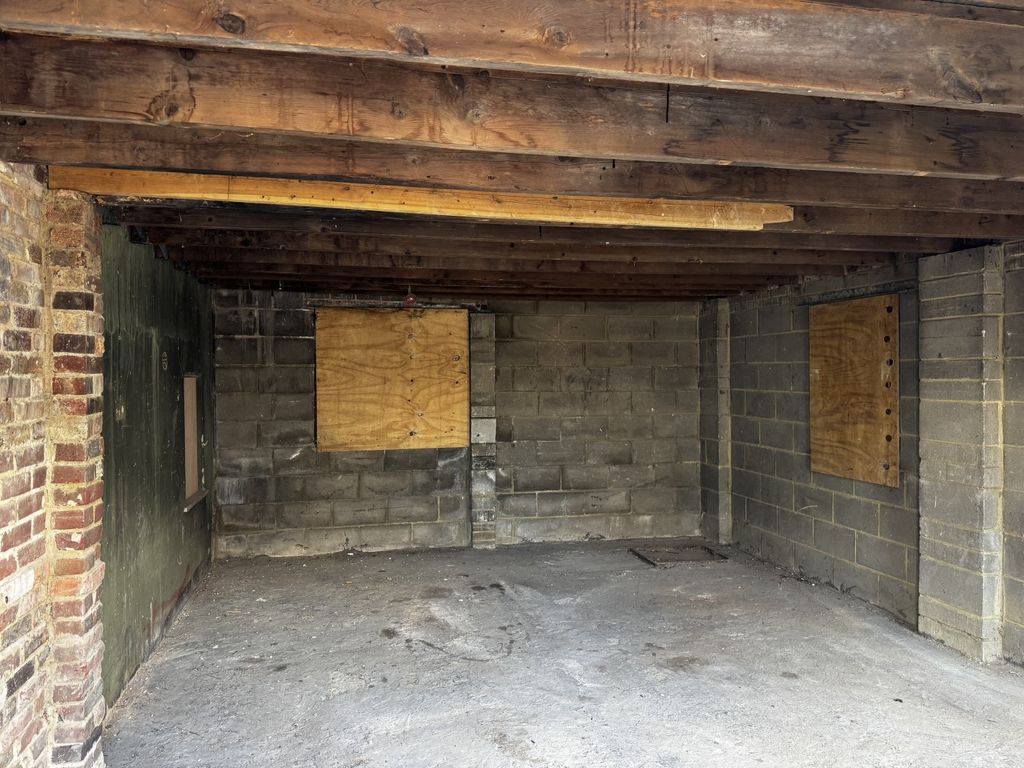 Property photo 3 of 5
