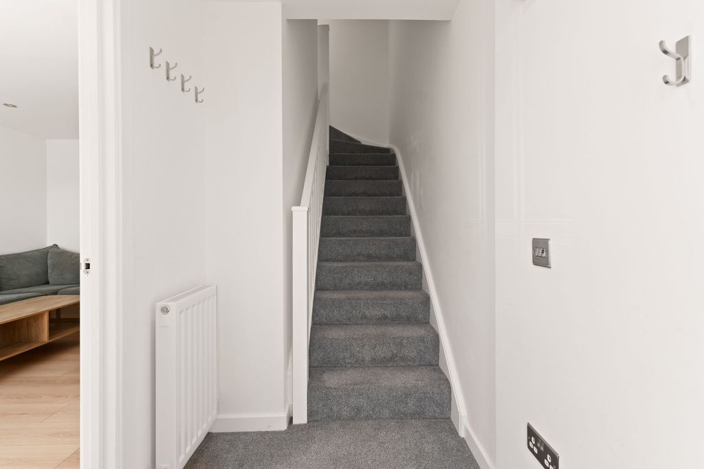 Property photo 2 of 26
