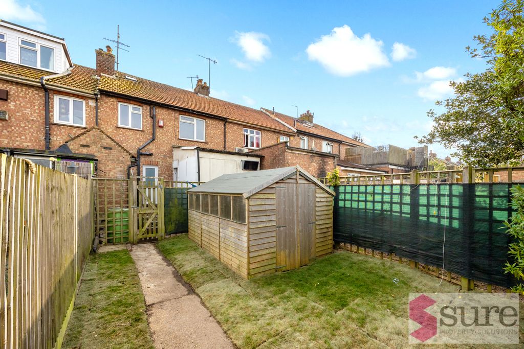 Property photo 2 of 17 Crabtree Lane_30-013
