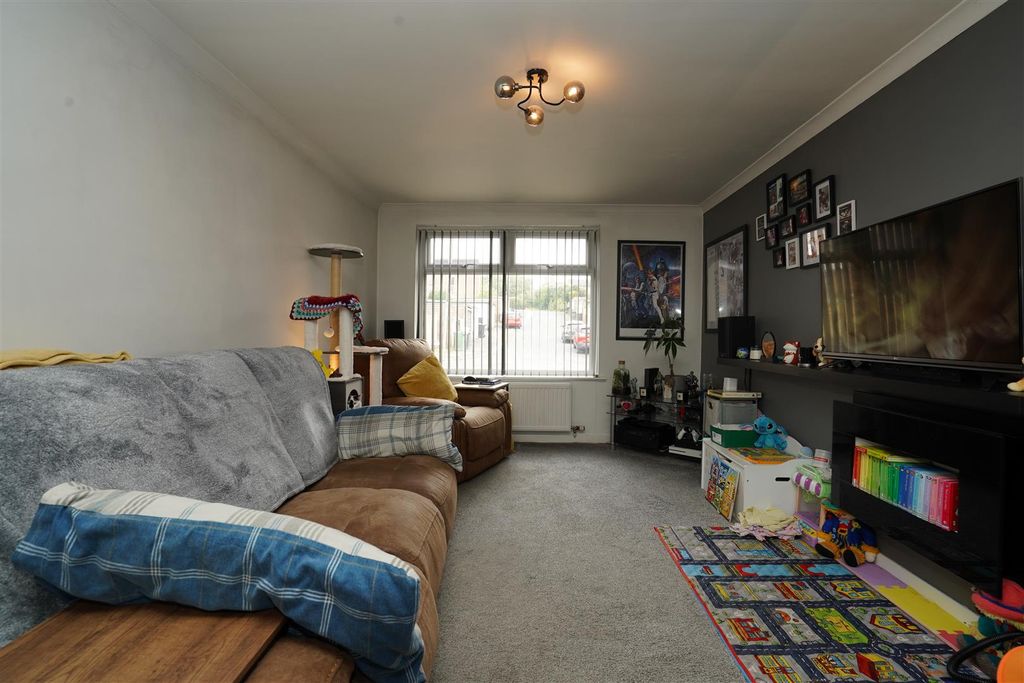 Property photo 2 of 32
