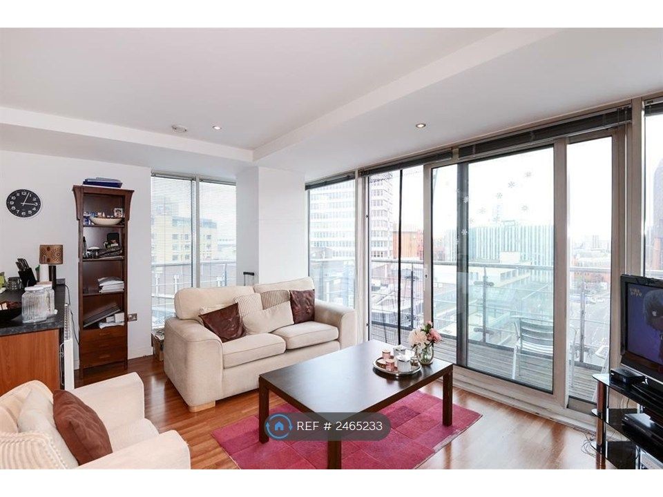 Property photo 3 of 10 Lounge