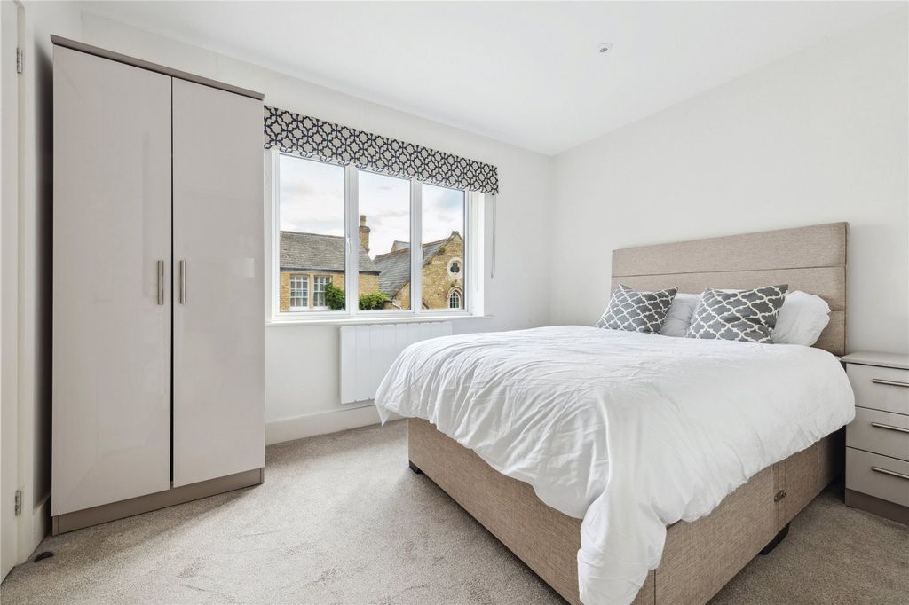 Property photo 3 of 10 Picture No. 12