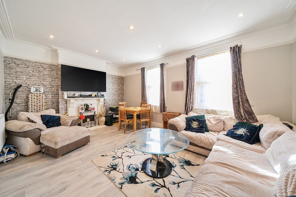 Property photo 1 of 12 (Main)