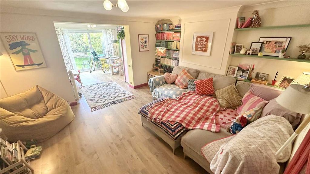 Property photo 2 of 23 Entrance Hall