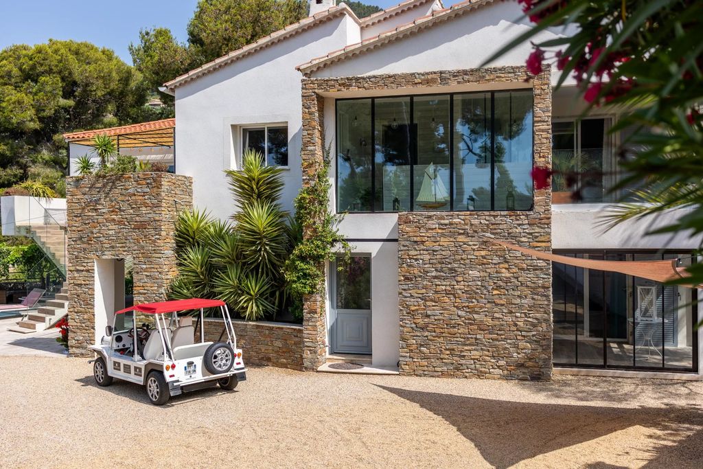 Property photo 2 of 31