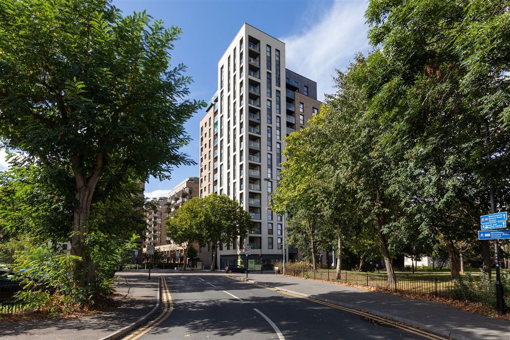 Property photo 1 of 23 Track Street, E17
