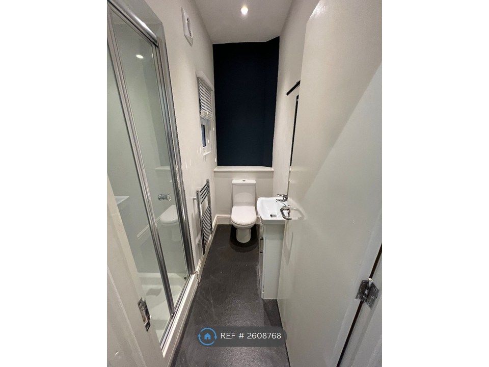 Property photo 3 of 8 Bathroom