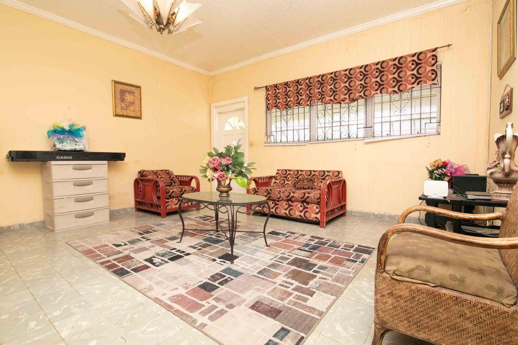 Property photo 2 of 9
