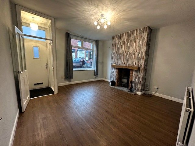 Property photo 2 of 27 Lounge