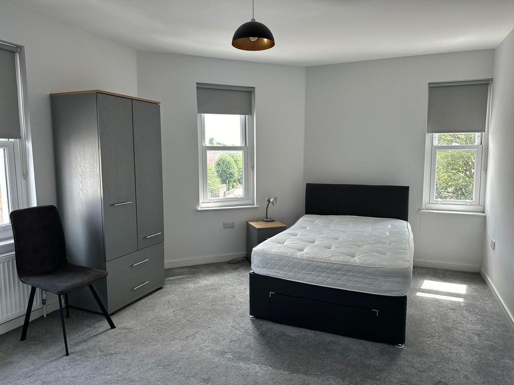 Property photo 1 of 2