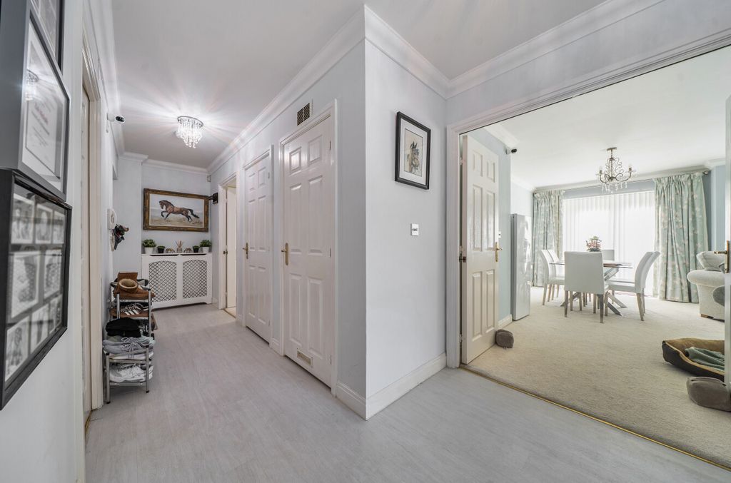Property photo 3 of 11 1497046-8-6A61020...
