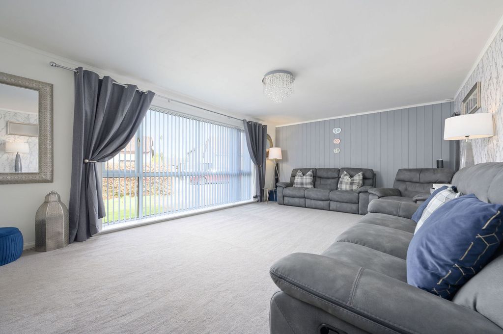 Property photo 3 of 31