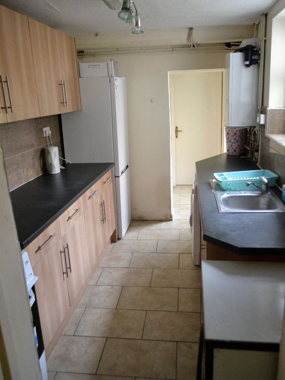 Property photo 3 of 9 Kitchen