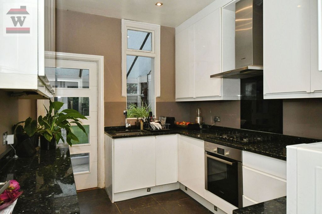 Property photo 3 of 5