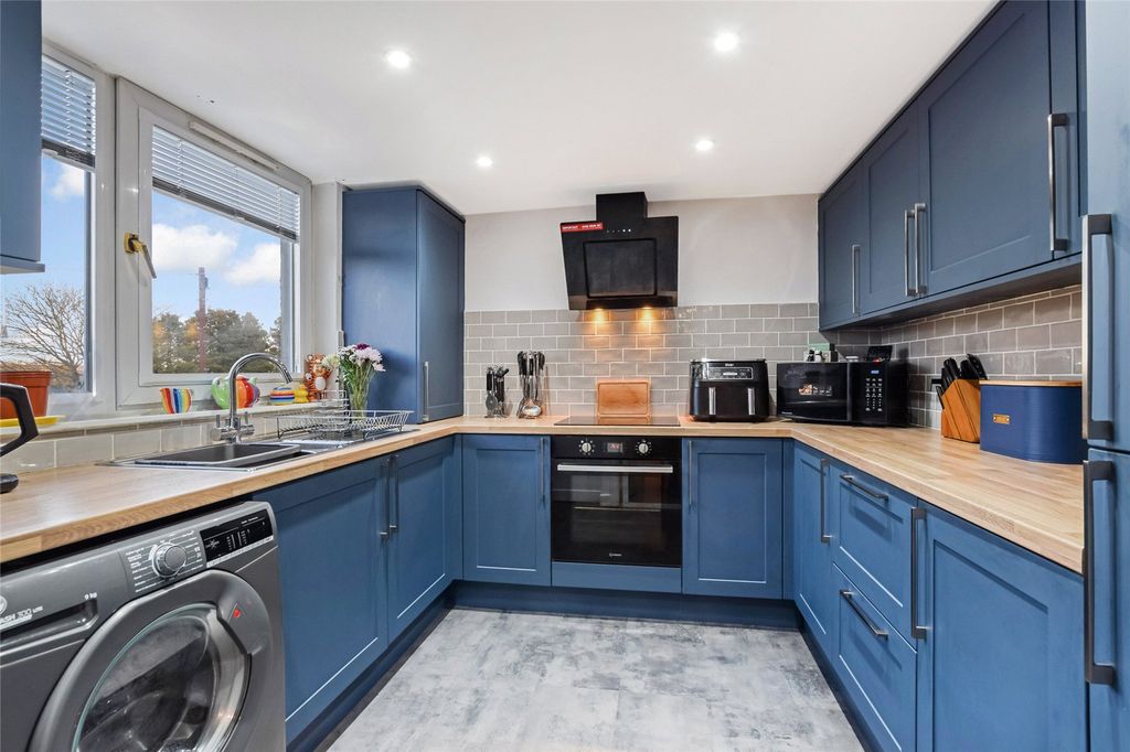 Property photo 3 of 21 Kitchen