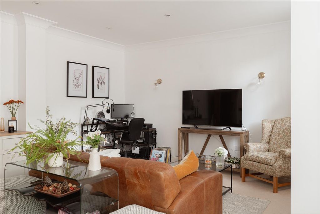 Property photo 3 of 18 9.Jpg