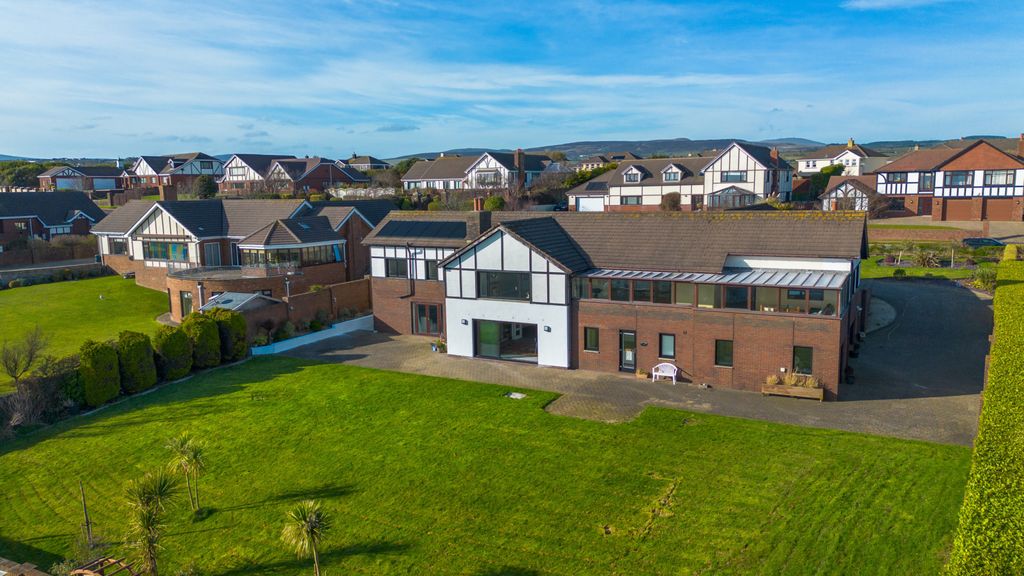 Property photo 2 of 47