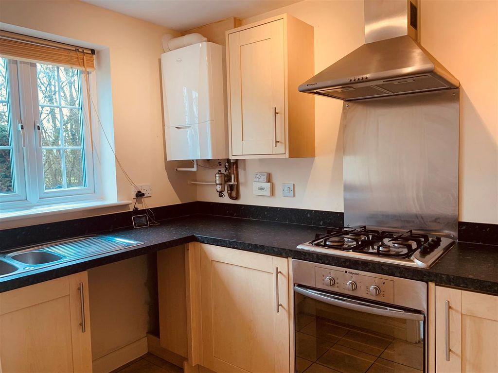 Property photo 2 of 10 Kitchen.Jpg