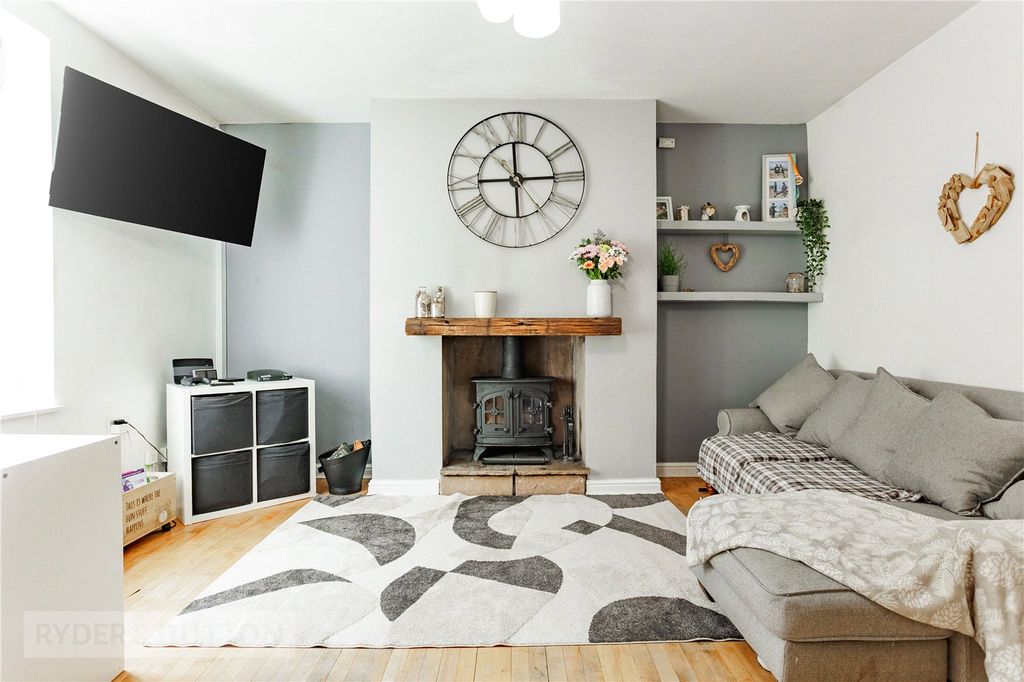 Property photo 3 of 21 Lounge