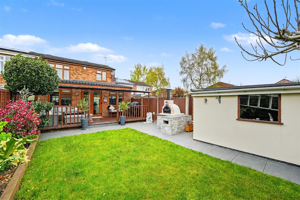 Property photo 2 of 34 Rear Garden