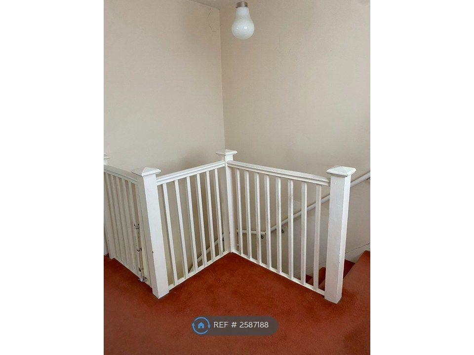 Property photo 2 of 16 Upper Hallway