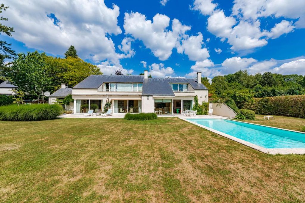 Property photo 1 of 32